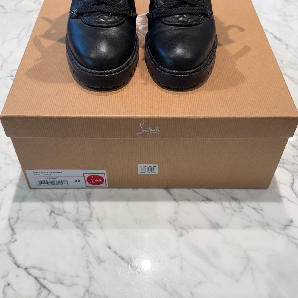 Christian Louboutin Mad Boot
in Shiny Black size 38 - Picture 5 of 16